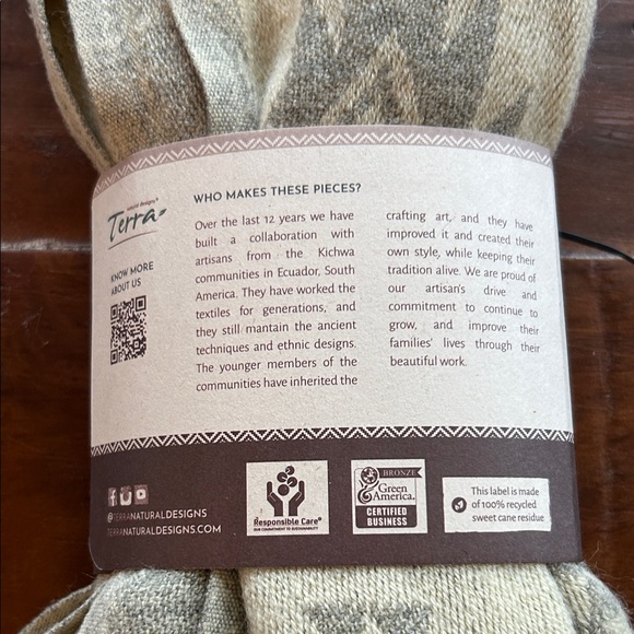 Terra Fall Scarves Collection Beige Aztec Print Open Scarf, NWT - Picture 14 of 14